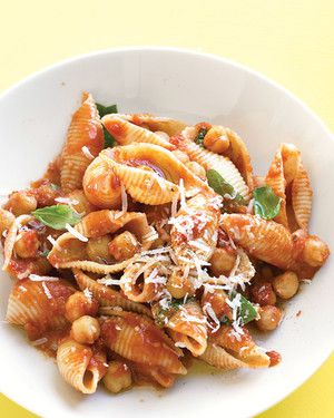 Pasta with Chickpea-Tomato Sauce 