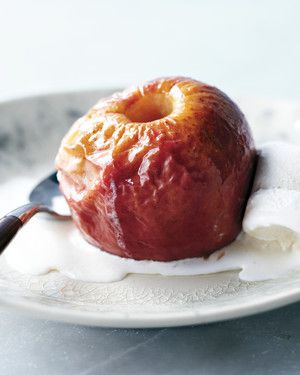 Roasted Apples with Ice Cream 