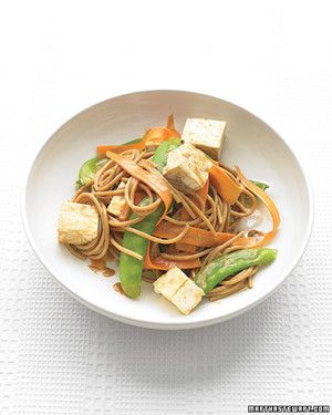 Whole-Wheat Spaghetti with Vegetables and Peanut Sauce 