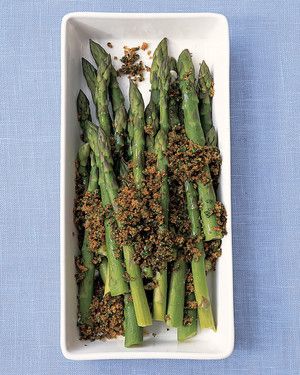 Boiled Asparagus with Parsleyed Breadcrumbs 