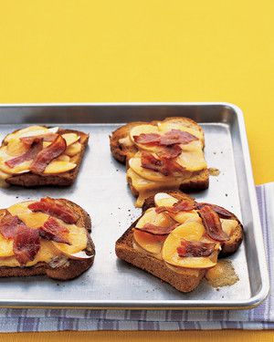 Open-Faced Grilled Cheese with Apple and Bacon 