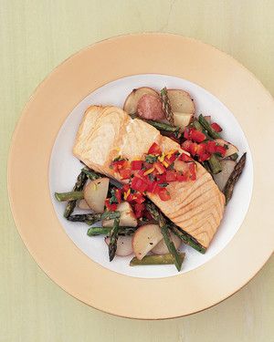 Salmon with Asparagus and Potatoes 