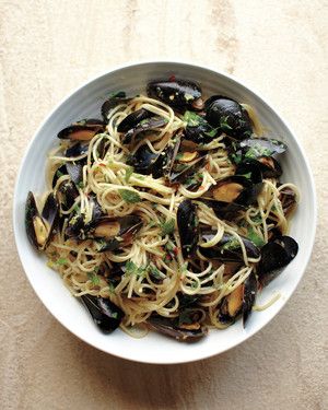 Spaghetti with Mussels, Lemon, and Shallots 