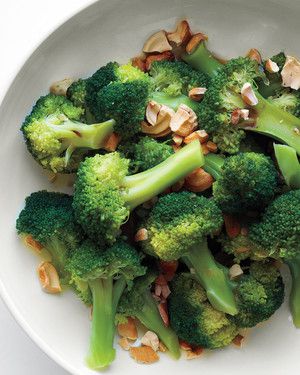 Broccoli with Toasted Cashews 