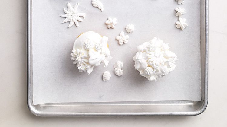 Meringue flower cupcakes