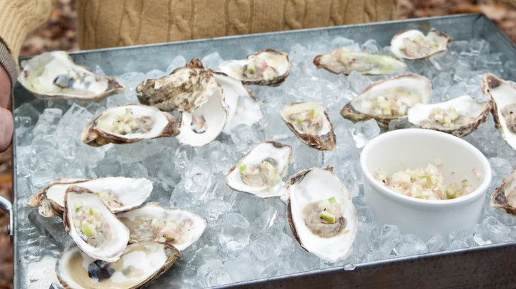 Chilled Oysters with Apple-Ginger Mignonette 