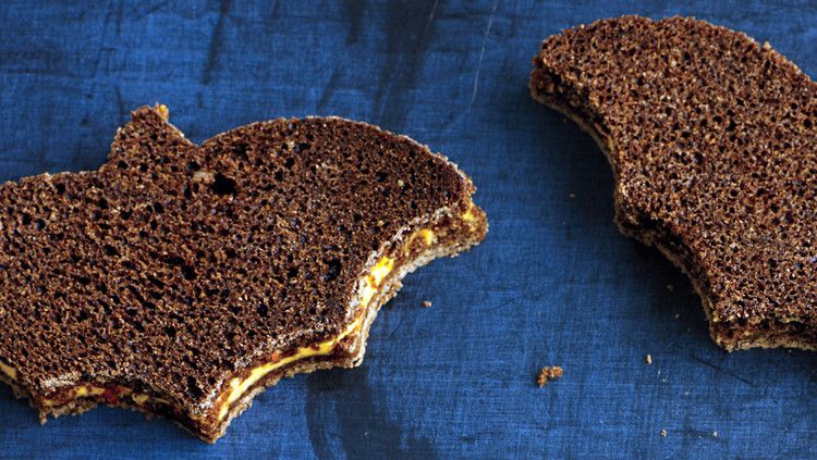 Pimento-Cheese-and-Pumpernickel Sandwiches