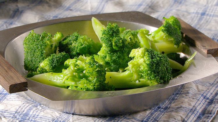 Simple Steamed Broccoli 