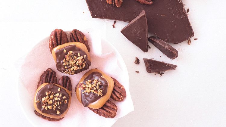 Chocolate-Caramel Pecan Clusters 