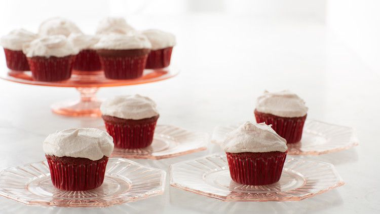 martha-bakes-red-velvet-cupcakes-204-d110936.jpg