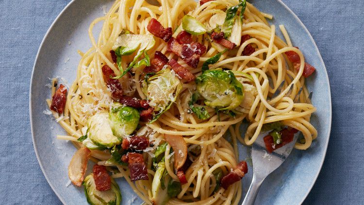 spaghetti-with-brussels-sprouts-and-bacon-102797750.jpg