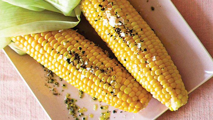 Corn on the Cob with Olive Oil and Pepper 
