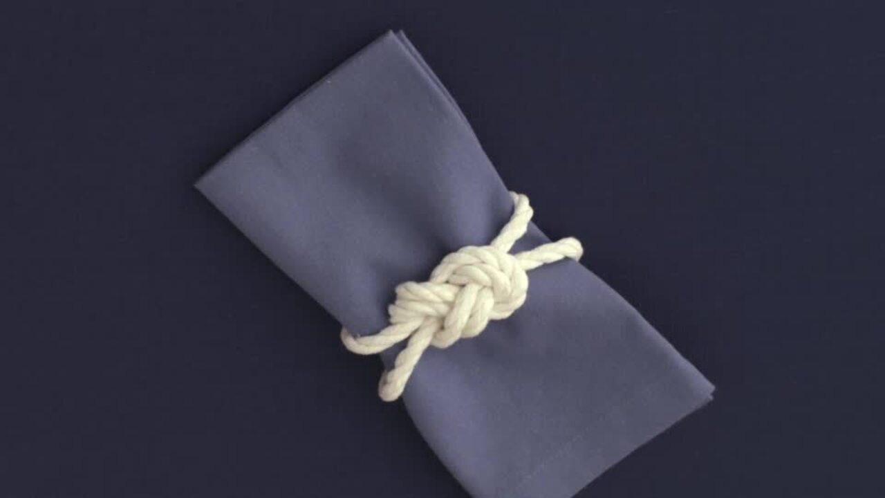 Figure-Eight Knotted Napkin Rings