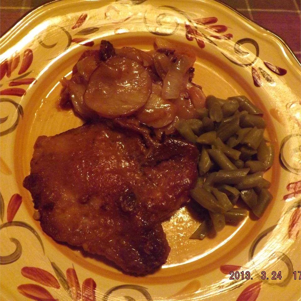 Skillet Pork Chops with Potatoes and Onion 
