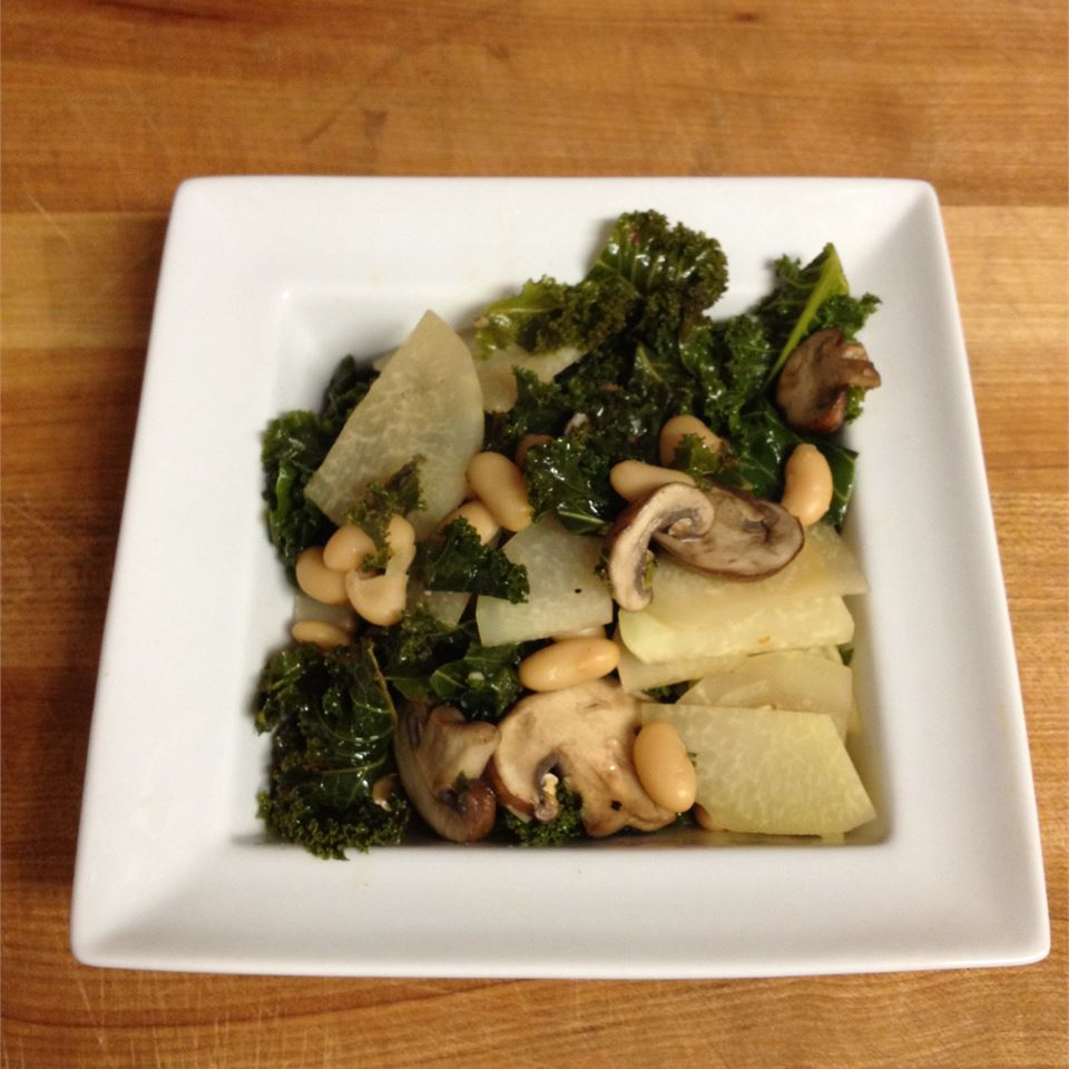 <p>Make a meatless meal packed full of hearty vegetables, mushrooms and beans. To make the dish vegetarian, you can easily substitute vegetable broth for the chicken broth.</p>
                          