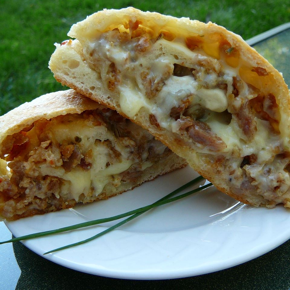 <p>Three ingredients and thirty-five minutes are all you'll need to make this snackable, portable bread stuffed with sausage and cheese. You can easily customize this recipe by changing up the fillings to suit your taste.</p>
                          