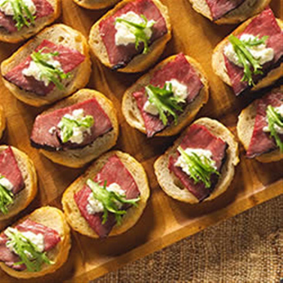 Crostini with Beef Tenderloin and Horseradish Trusted Brands