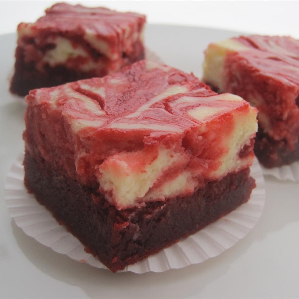 Red Velvet Cheesecake Swirl Brownies_image
