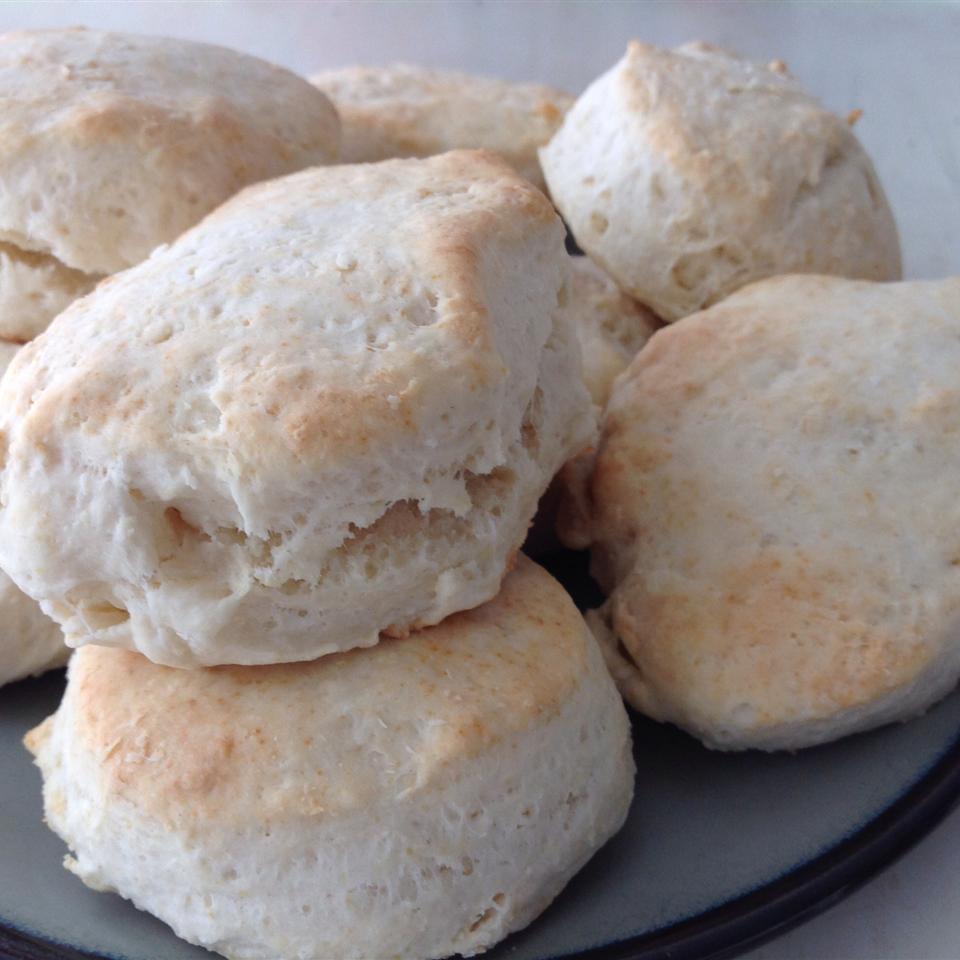 Low-Calorie Buttermilk Biscuits 