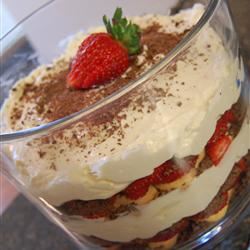 Strawberry Tiramisu Trifle 