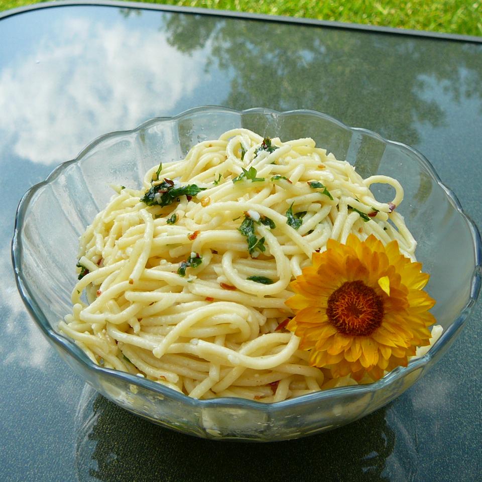 Thin Spaghetti with Garlic, Red Pepper and Olive Oil 