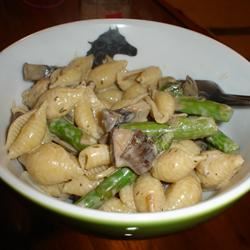 Pasta Shells with Portobello Mushrooms and Asparagus in Boursin Sauce 