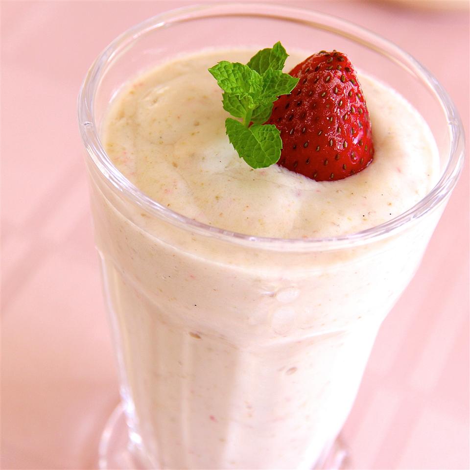 Asian Pear and Strawberry Smoothie