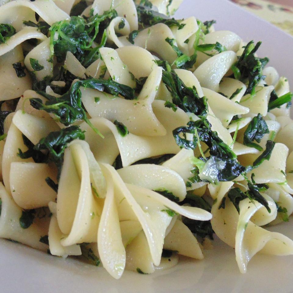 Egg Noodles with Spinach 