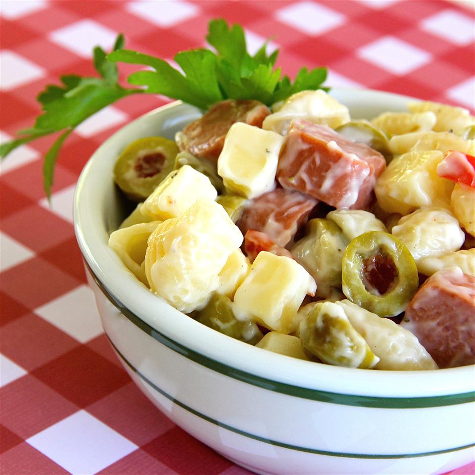 Cold Macaroni Salad with Hot Dogs 
