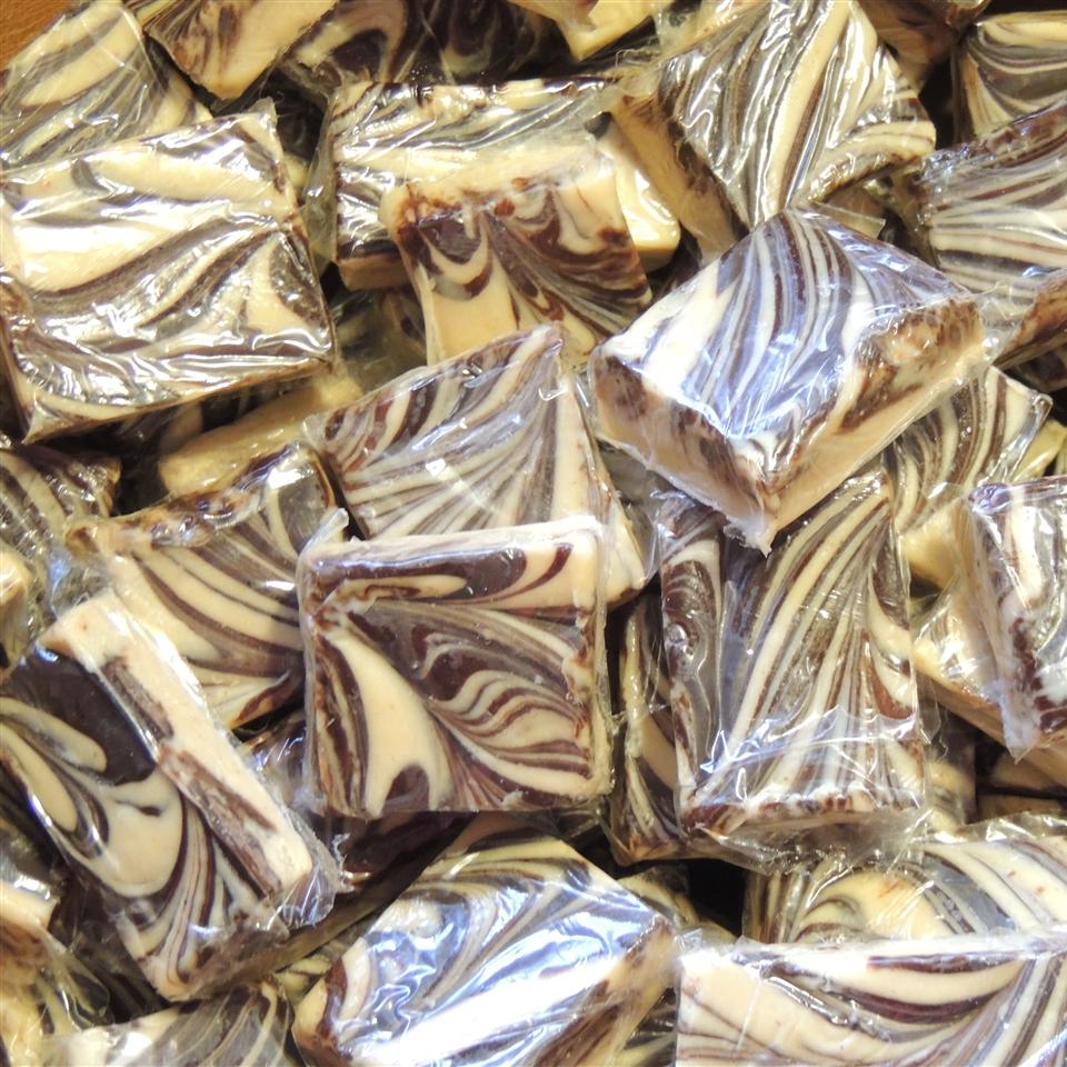 <p>You only need three ingredients to make this decadent, tiger-striped fudge: white baking chocolate, peanut butter, and dark chocolate. </p>
                          