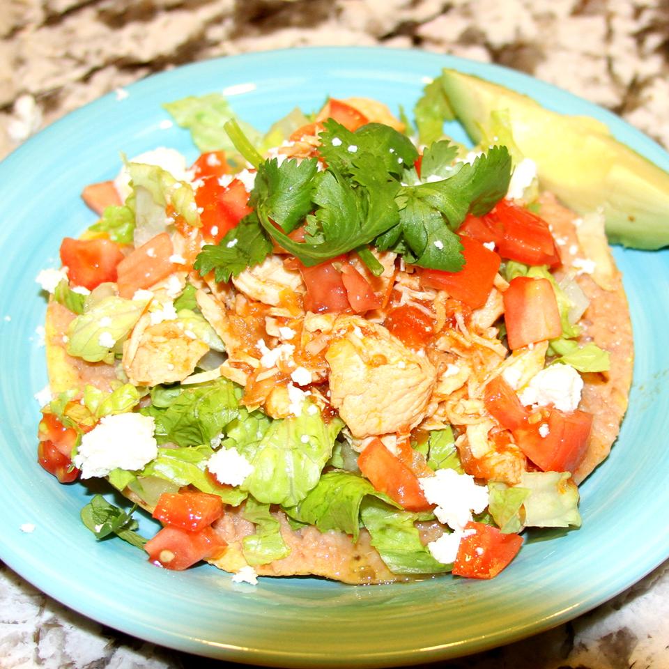 Slow Cooker Chicken Tinga Tacos 
