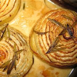 Onions Baked with Rosemary and Cream 