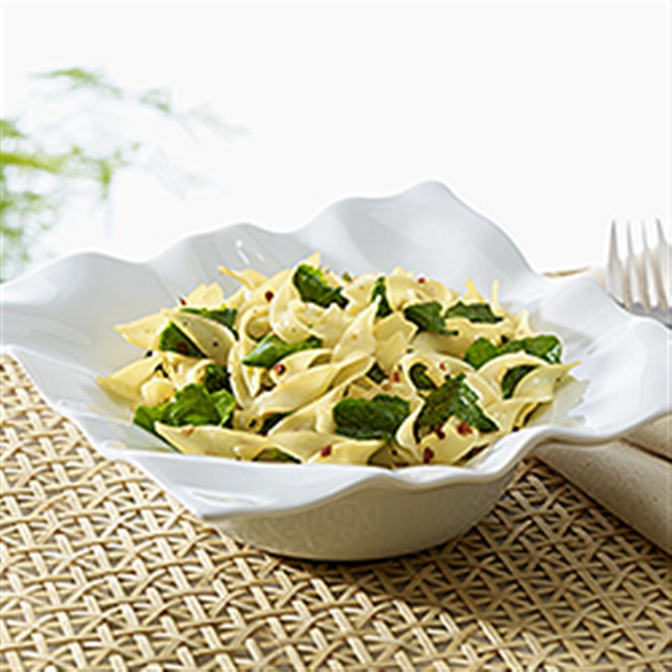 NO YOLKS&reg; Garlicky Noodles with Kale Trusted Brands