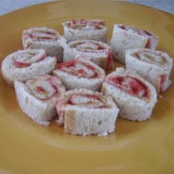 Peanut Butter and Jelly Sushi Rolls 