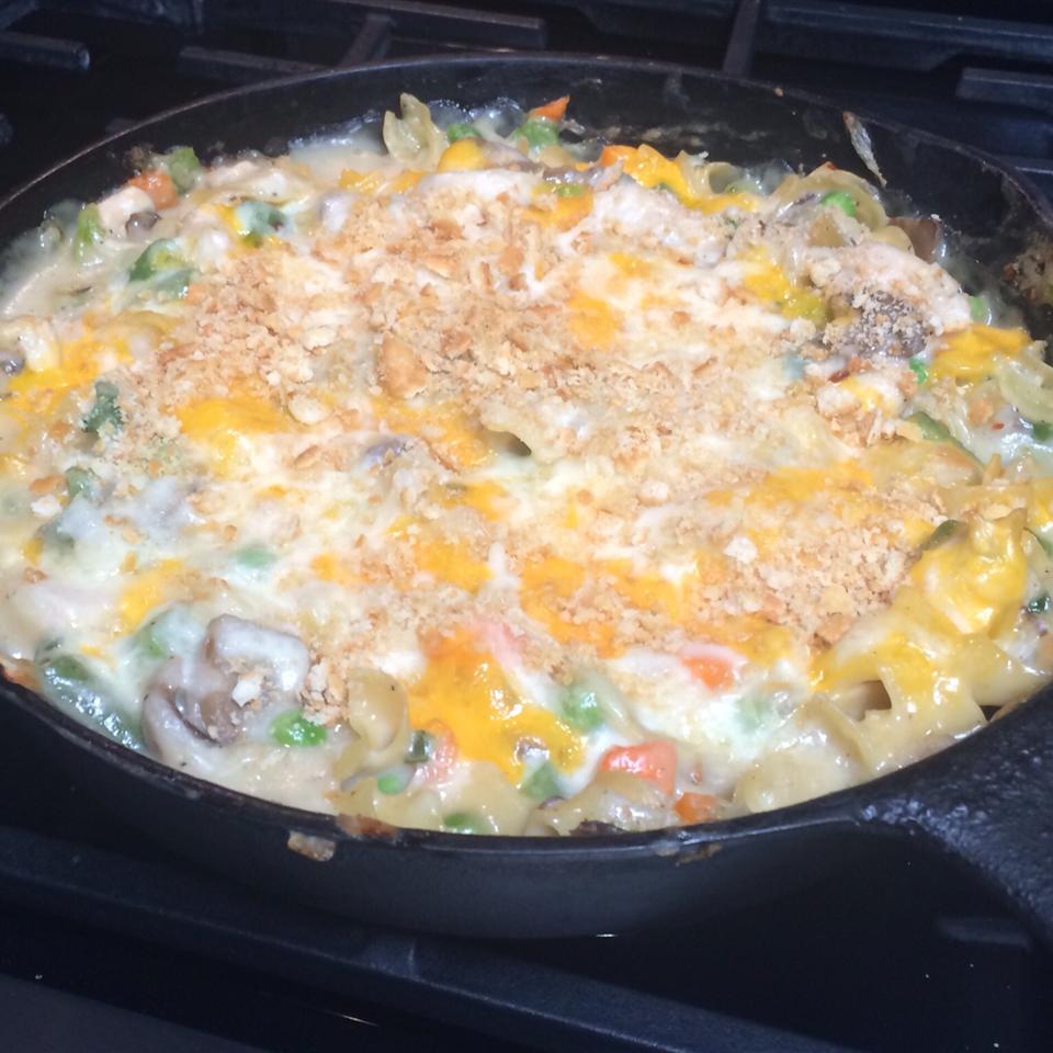 Hearty Chicken and Noodle Casserole Leslie Rash