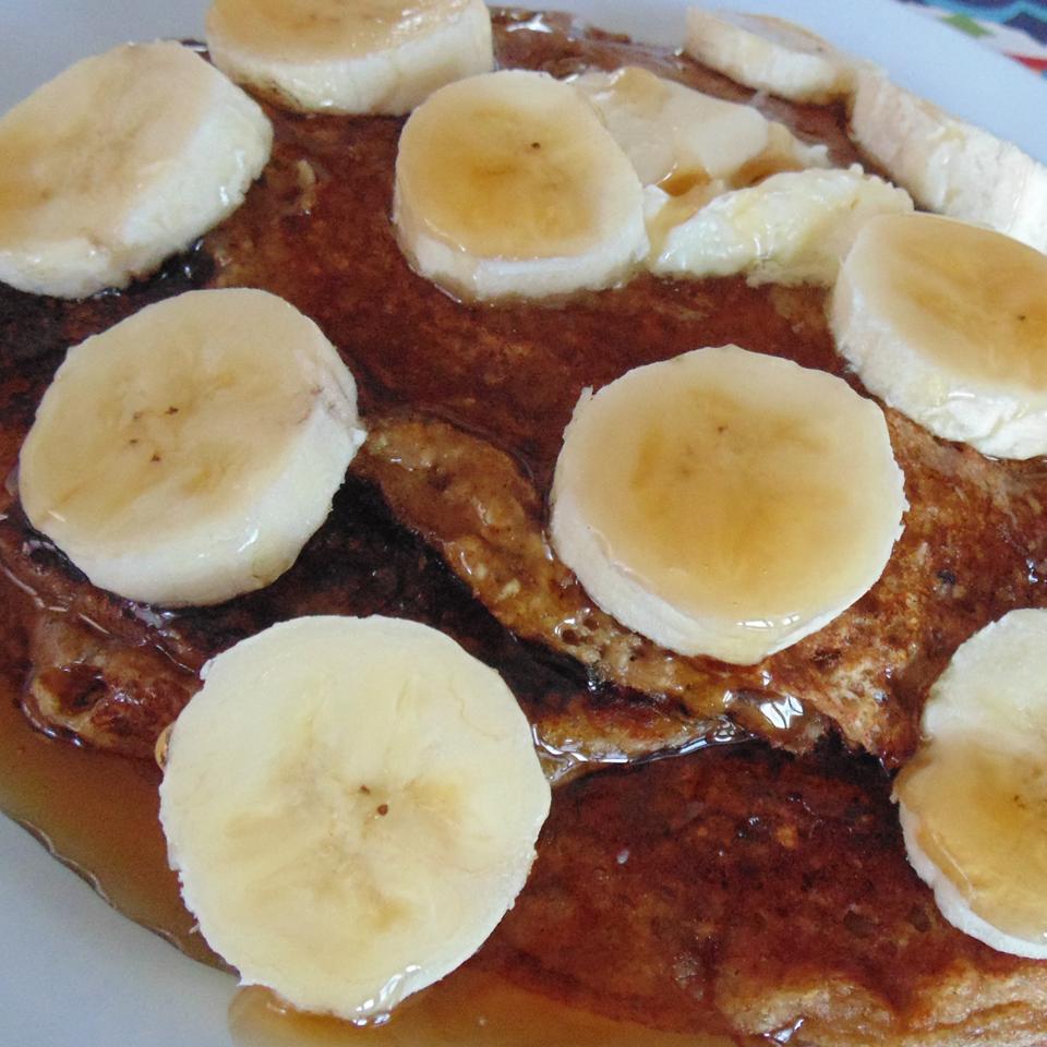 Banana-Oat Cottage Cheese Pancakes 