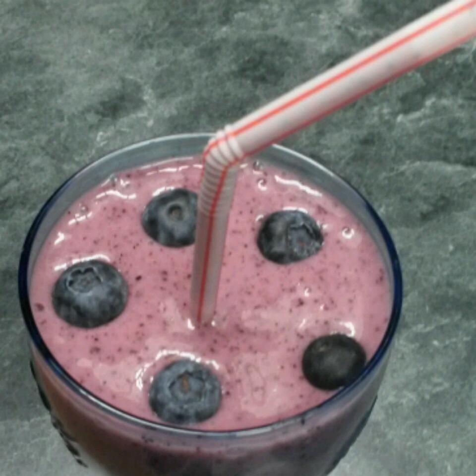 Very Berry Blueberry Smoothie connor