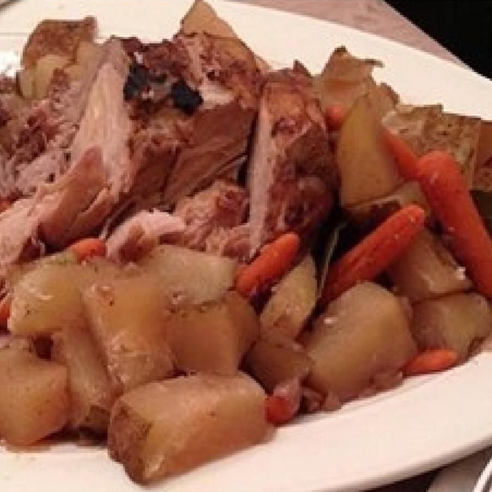Red Wine and Garlic Slow Cooker Roast _Happy_Cook_