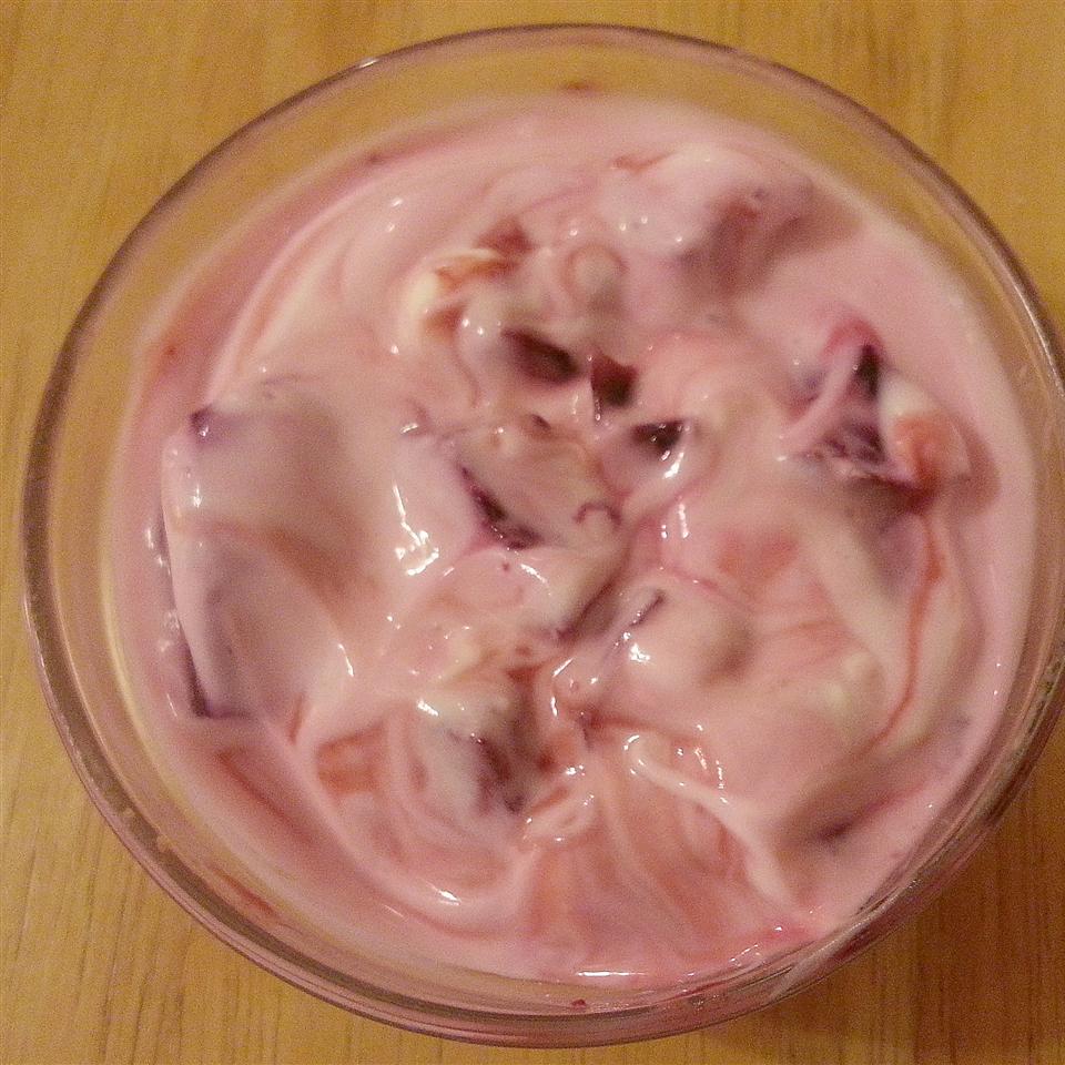 Mast-o-Laboo (Beet Yogurt) 