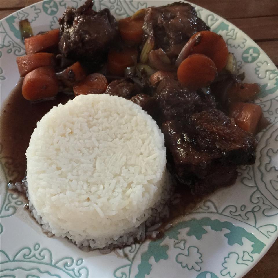 Braised Oxtails in Red Wine Sauce 