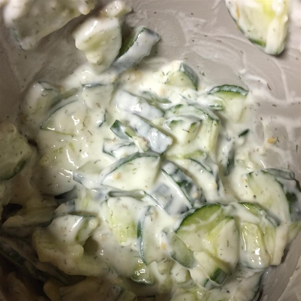 Persian Cucumber Yogurt (Maast-o Khiar) 