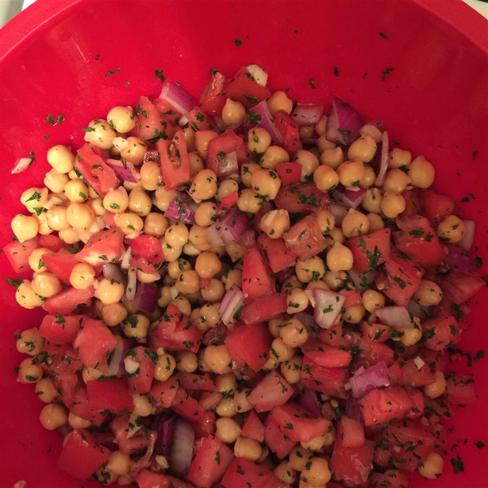 Chickpea Salad with Red Onion and Tomato 