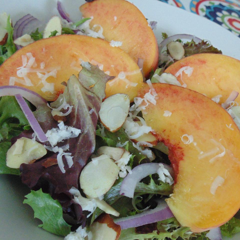 Peach Salad with Raspberry Vinaigrette 