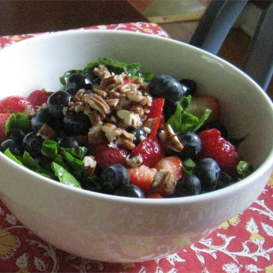 Spinach Salad With Berries and Curry Dressing 