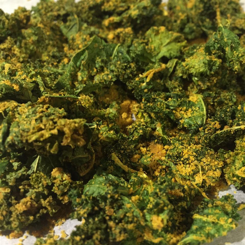 Cheesy Kale Chips 