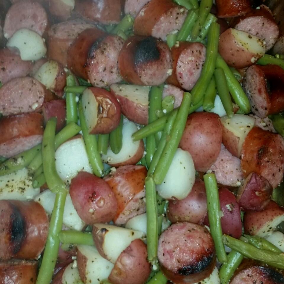 Grilled Sausage with Potatoes and Green Beans 