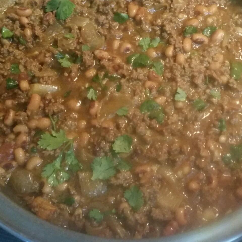 Minced Beef with Black-Eyed Beans 