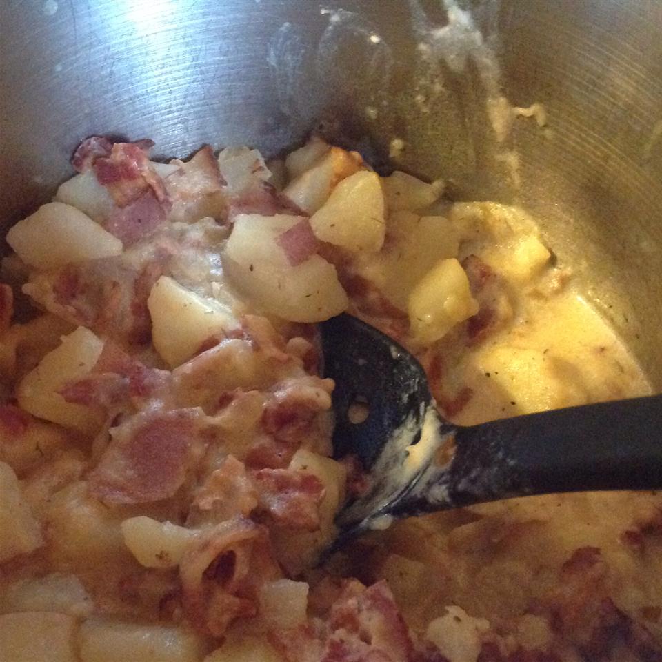 Becca's Potato Bacon Soup hannah334