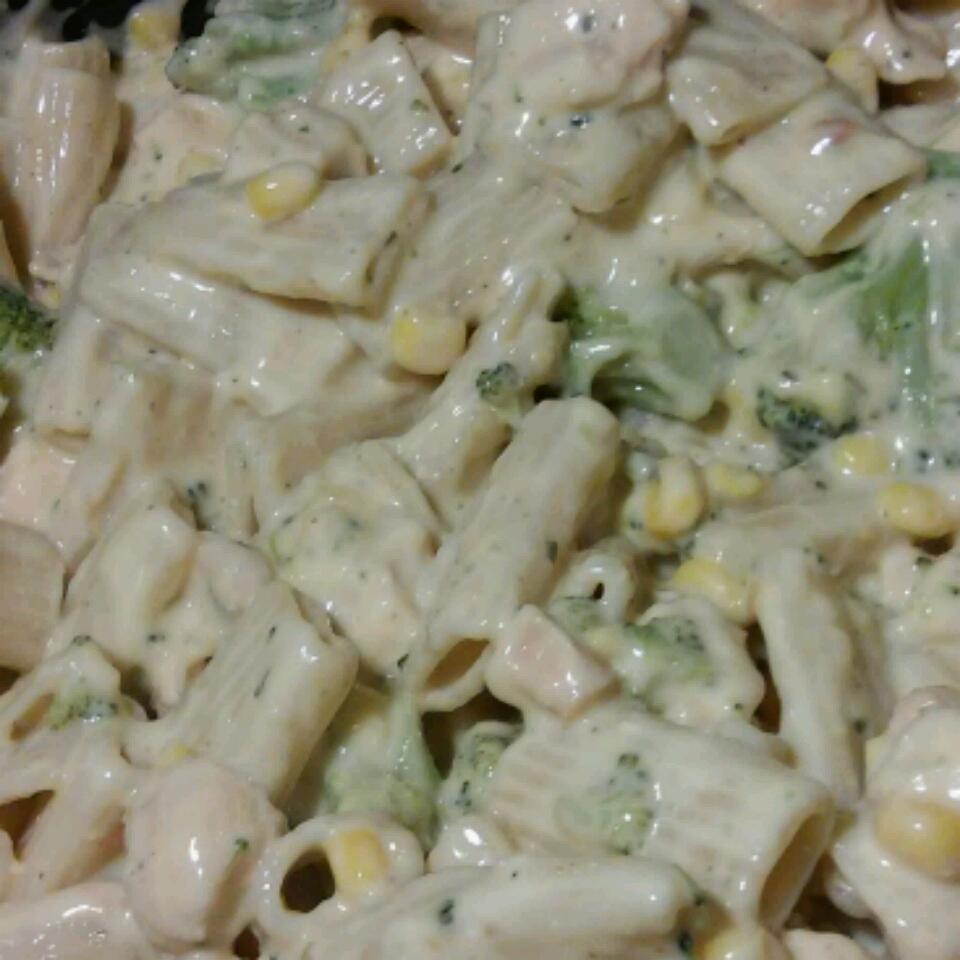 Creamy Chicken With Pasta and Broccoli 