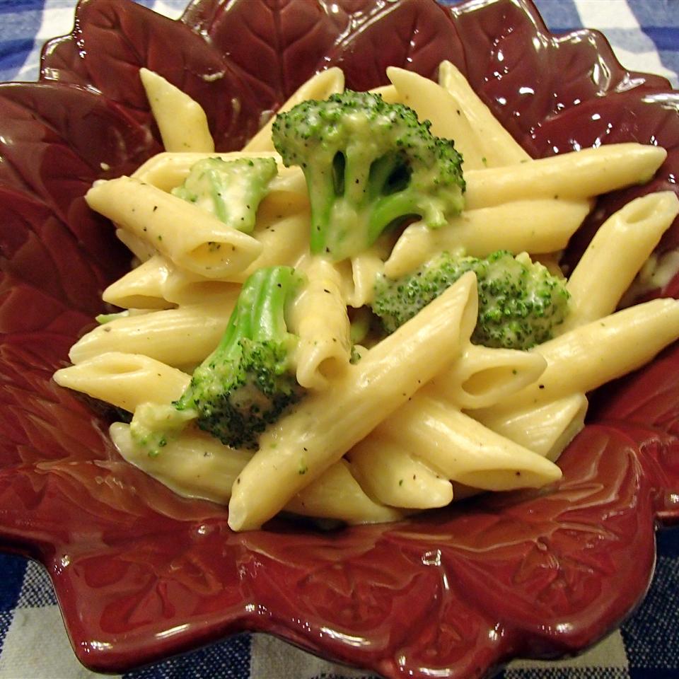 Creamy One Pan Broccoli Cheddar Penne 